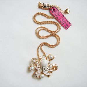BETSEY JOHNSON WHITE OCTOPUS NECKLACE BROOCH